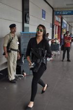 Sonakshi Sinha leave for Dubai to meet Prince Mohammed with the team of Once Upon A Time In Mumbai Dobaara for an Eid dinner on 11th Aug 2013 (5).JPG